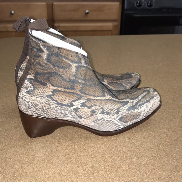 Shoes - NWOT CANVAS ANKLE SOCK BOOTS. No brand